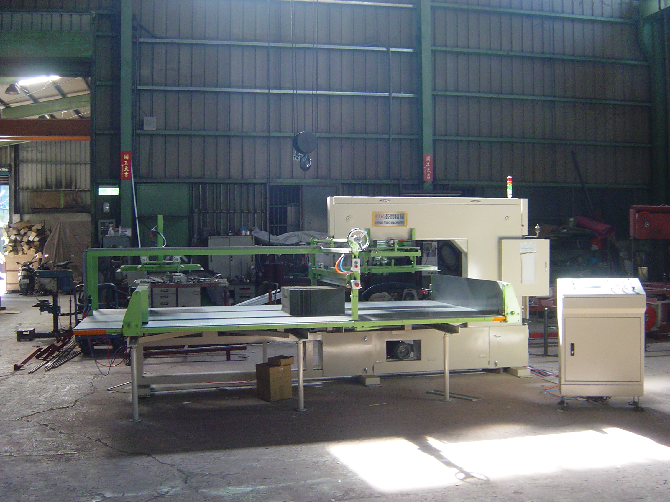 Automatic Vertical Cutting Machine